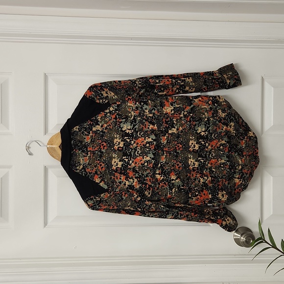 💥7|$30 Vans button up top size small camo - Picture 3 of 3